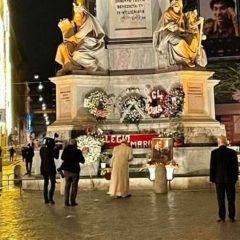 Papa Francesco; all’alba di questa mattina, l’omaggio a Maria a Piazza di Spagna