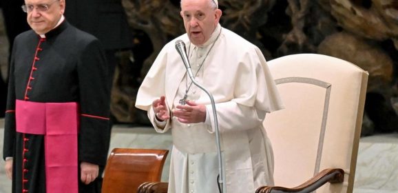 Papa Francesco: preghiamo per l’Ucraina, merita la pace