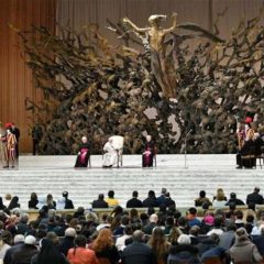 Papa Francesco: la Chiesa è la comunità dei peccatori salvati. Nessuno escluso. Preghiera a San Giuseppe
