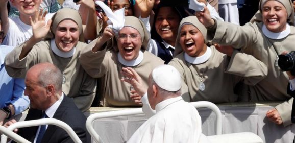Papa Francesco: I nuovi Santi ispirino vie di dialogo, nel mondo troppe guerre