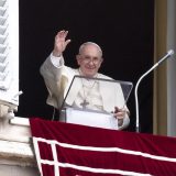 Papa Francesco; martedi’l’ultimo giorno del mese Mariano, preghiamo insieme il Santo Rosario per la pace