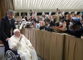 Papa Francesco alle religiose: riconosce la propria fragilità e piegarsi a quelle altrui