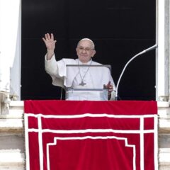 Papa Francesco: “La Madonna doni al mondo la pace”