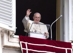Il Papa prega per la pace nei territori di guerra