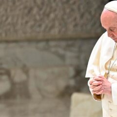 Papa Francesco: «Con Benedetto XVI ho perso un padre»