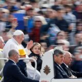 Papa Francesco: la Chiesa che non si rinnova è un pezzo da museo