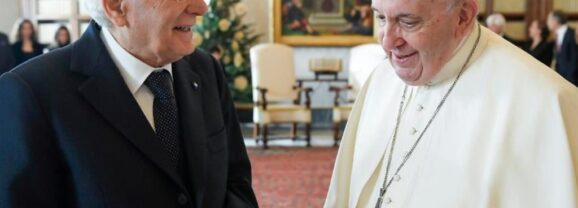 Il Papa consegna premio Paolo VI a Mattarella: maestro e testimone coerente